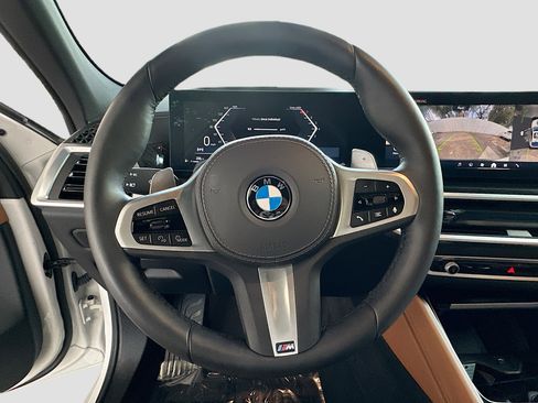 Certified 2025 BMW X6 xDrive40i w/ Parking Assistance Package image 11