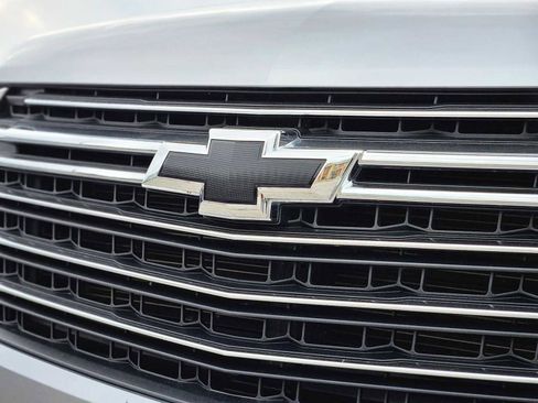 Used 2023 Chevrolet Traverse LT image 12