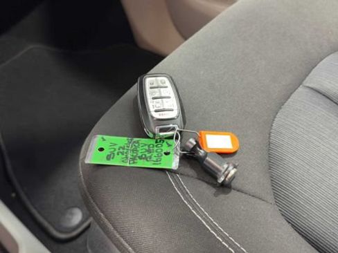 Used 2022 Chrysler Voyager LX FWD image 34
