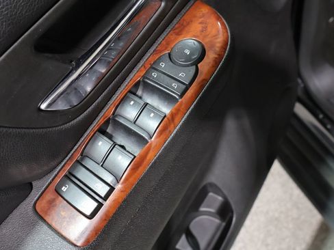 Used 2013 Chevrolet Avalanche LTZ AWD/4WD image 16