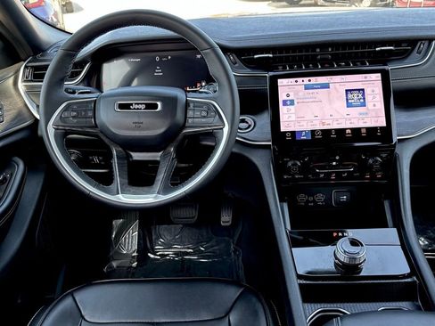 Used 2025 Jeep Grand Cherokee Limited w/ Black Appearance Package image 25