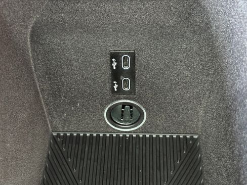 Used 2023 BMW 740i w/ Parking Assistance Package RWD image 34