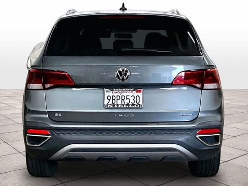 Used 2022 Volkswagen Taos SE w/ Panoramic Sunroof Package image 7
