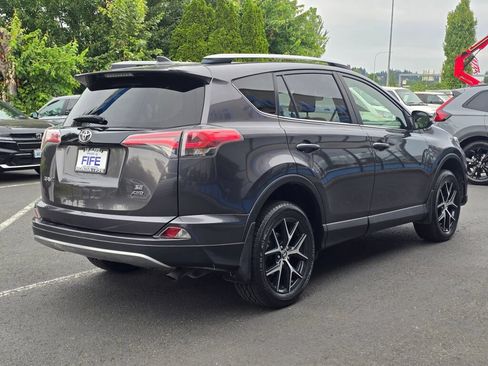 Used 2017 Toyota RAV4 SE AWD/4WD image 5