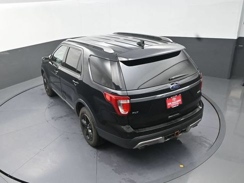 Used 2017 Ford Explorer XLT AWD/4WD image 29
