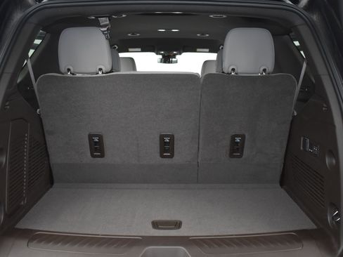 Used 2024 Chevrolet Tahoe LT w/ Luxury Package image 21