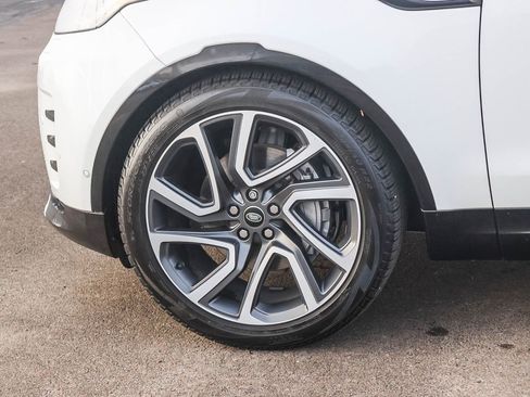 Used 2024 Land Rover Discovery Dynamic SE image 8