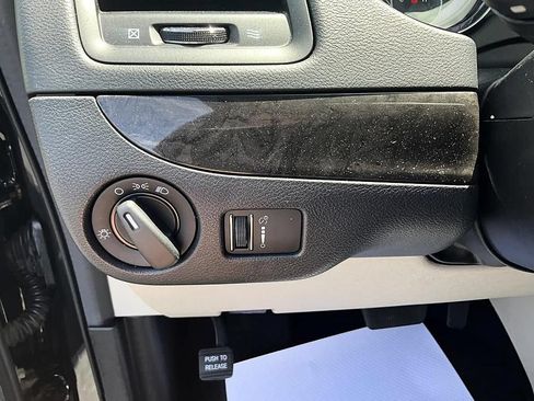 Used 2018 Dodge Grand Caravan SE FWD image 15