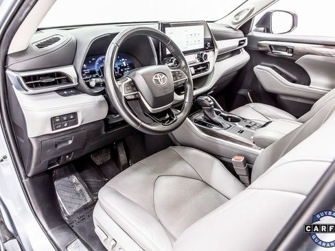 Used 2023 Toyota Highlander Platinum image 28