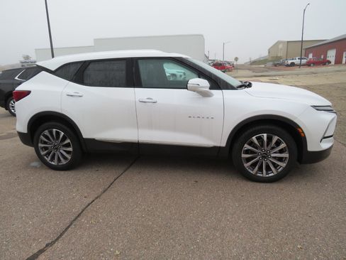 Used 2025 Chevrolet Blazer Premier w/ Driver Confidence II Package image 15