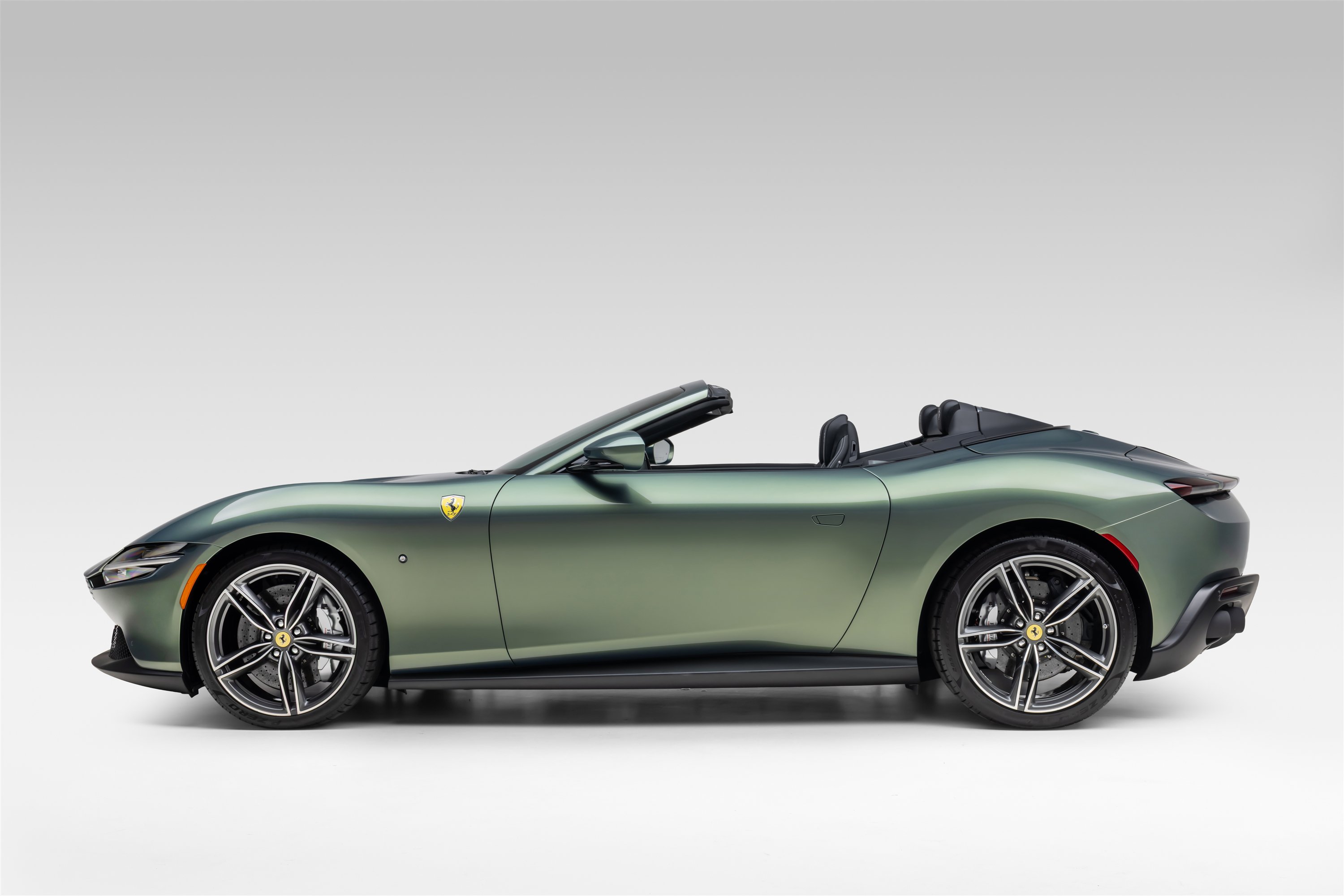 Certified 2026 Ferrari Roma Spider RWD image 6