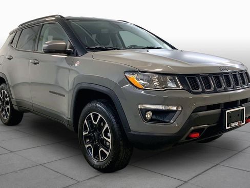 Used 2019 Jeep Compass Trailhawk AWD/4WD image 2