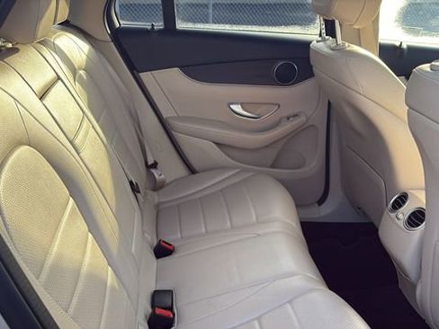 Used 2022 Mercedes-Benz GLC 300 image 29