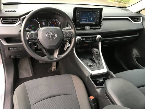 Used 2021 Toyota RAV4 LE AWD/4WD image 23