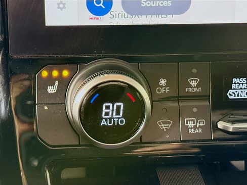 Certified 2023 Toyota Highlander XLE image 21