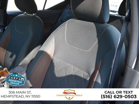 Used 2020 Nissan Kicks SR image 11