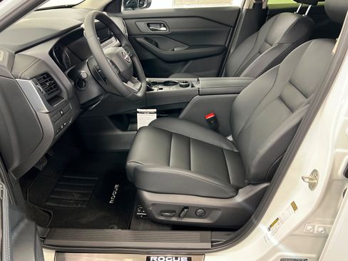 New 2026 Nissan Rogue SV AWD/4WD image 17