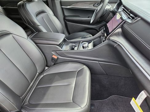 New 2025 Jeep Grand Cherokee L Limited image 14