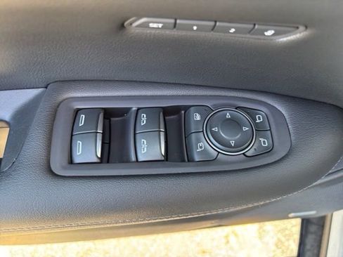 Used 2022 Cadillac XT5 Premium Luxury w/ LPO, Floor Liner Package AWD/4WD image 9