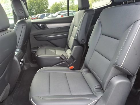 Used 2025 Buick Enclave Preferred AWD/4WD image 14