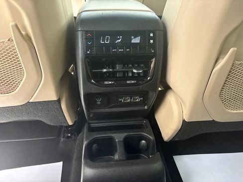 Used 2023 Jeep Grand Cherokee L Limited AWD/4WD image 30