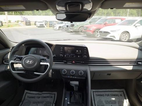 New 2026 Hyundai Elantra SE FWD image 18
