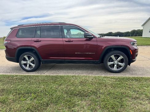 Used 2022 Jeep Grand Cherokee L Limited image 4