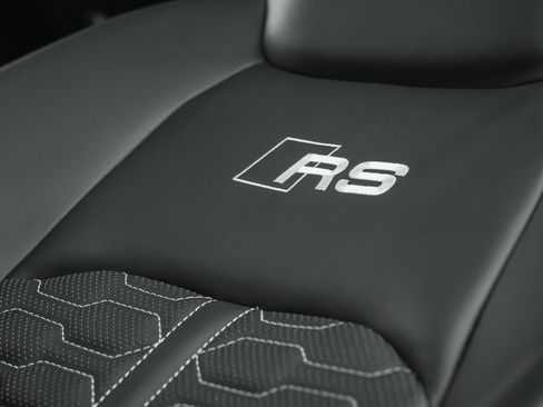 Used 2024 Audi RS 6 performance w/ Matte Carbon Package image 81