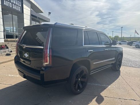 Used 2019 Cadillac Escalade Premium Luxury AWD/4WD image 3