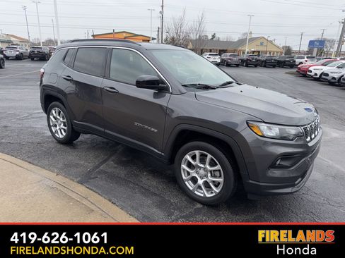 Used 2024 Jeep Compass Latitude image 7