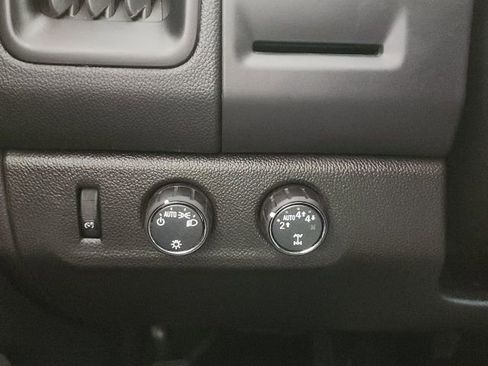 Used 2020 Chevrolet Colorado LT AWD/4WD image 28