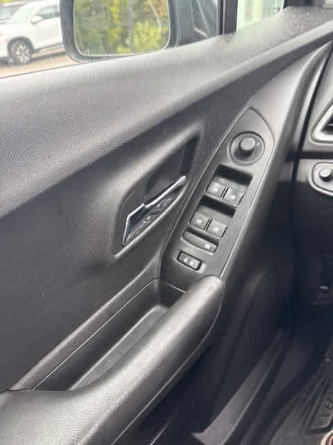 Used 2019 Chevrolet Trax LT w/ LT Convenience Package AWD/4WD image 18