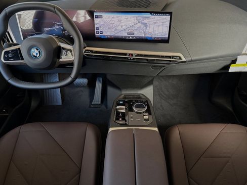 Used 2025 BMW iX xDrive50 image 16