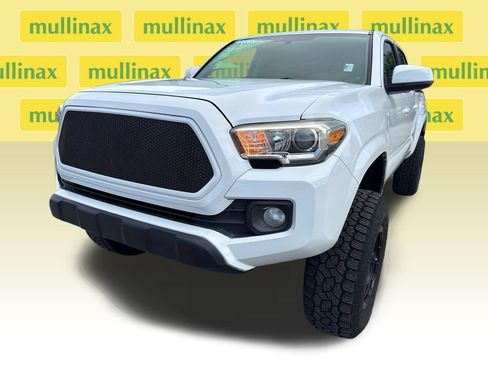 Used 2016 Toyota Tacoma SR5 w/ Towing Package RWD image 9