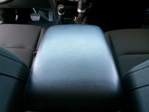 Used 2021 Jeep Wrangler Sport AWD/4WD image 29