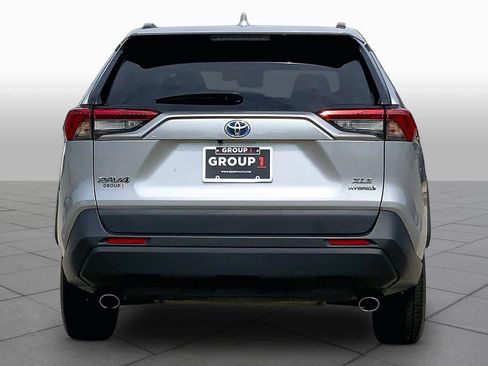 Used 2019 Toyota RAV4 XLE AWD/4WD image 5