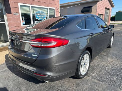 Used 2018 Ford Fusion SE w/ Fusion SE Technology Package FWD image 5