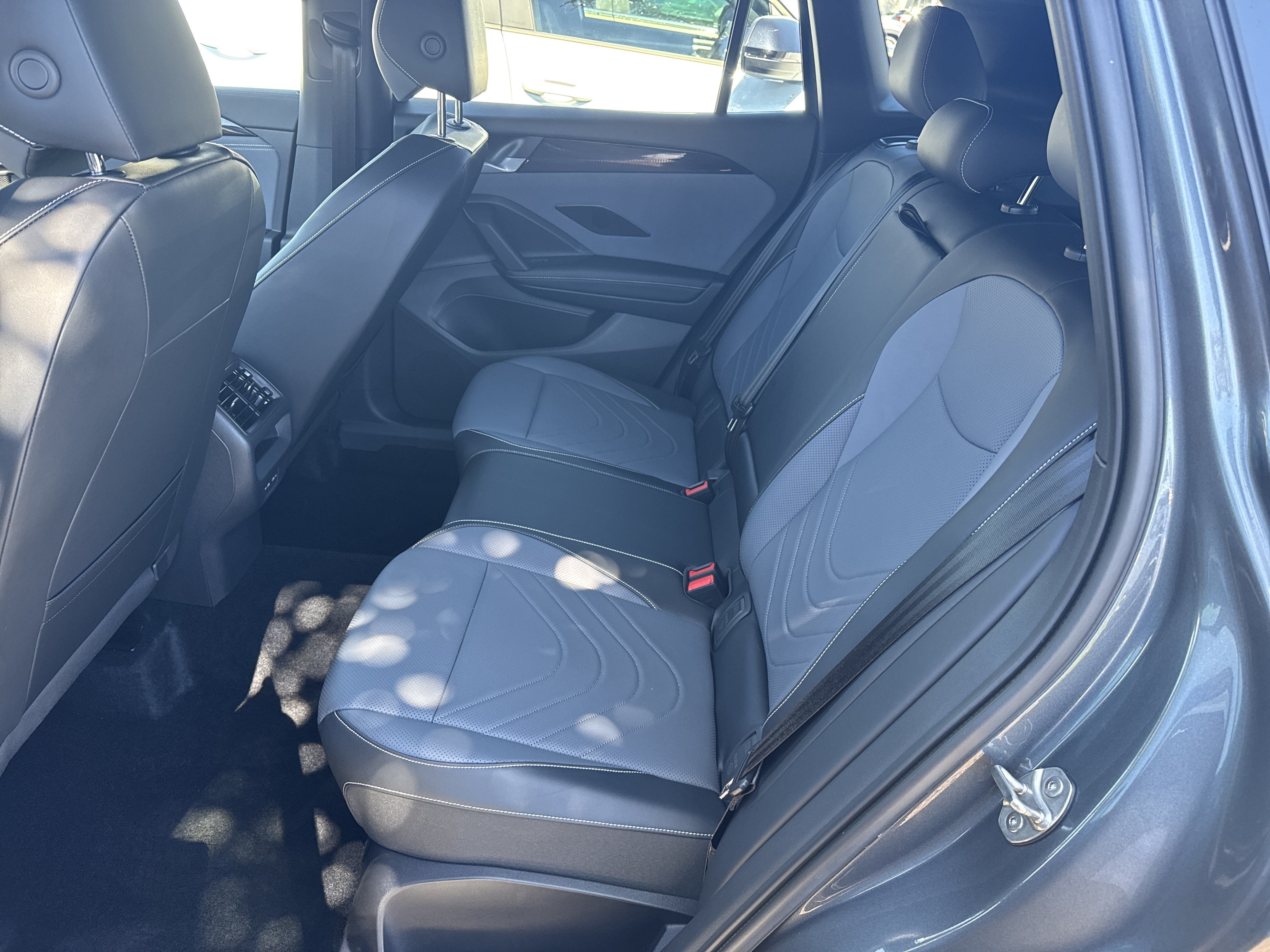 Used 2026 Volkswagen Tiguan SE R-Line FWD image 31