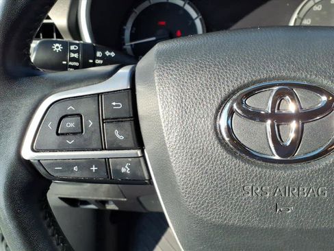 Used 2023 Toyota Highlander XLE image 23