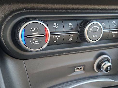 New 2026 Alfa Romeo Stelvio Sprint AWD/4WD image 17