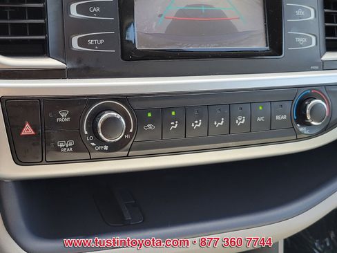 Certified 2017 Toyota Highlander LE w/ Carpet Mat Package image 22