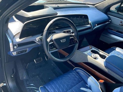 Certified 2026 Cadillac Vistiq Premium Luxury image 16