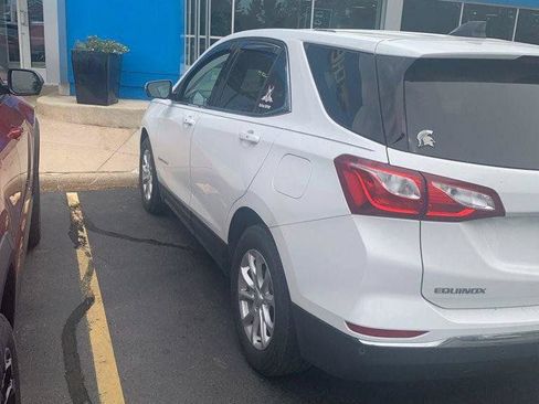 Used 2019 Chevrolet Equinox LT FWD image 2