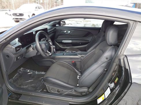 Used 2024 Ford Mustang Coupe image 6