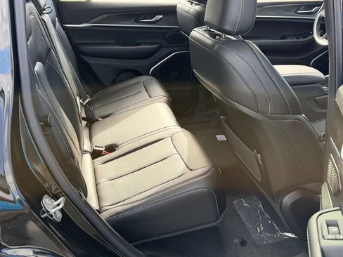 New 2026 Jeep Grand Cherokee Limited image 17