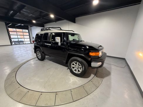 Used 2014 Toyota FJ Cruiser 4WD image 16