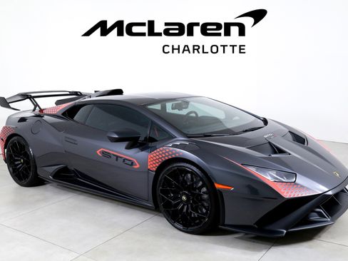 Used 2022 Lamborghini Huracan STO RWD image 2
