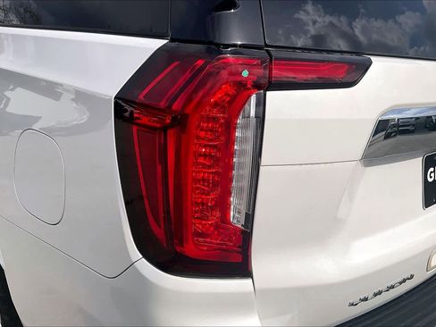 Used 2021 GMC Yukon XL SLT w/ SLT Premium Package image 26