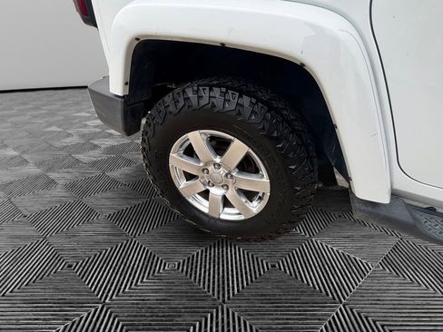 Used 2018 Jeep Wrangler Unlimited Sahara w/ Connectivity Group image 18