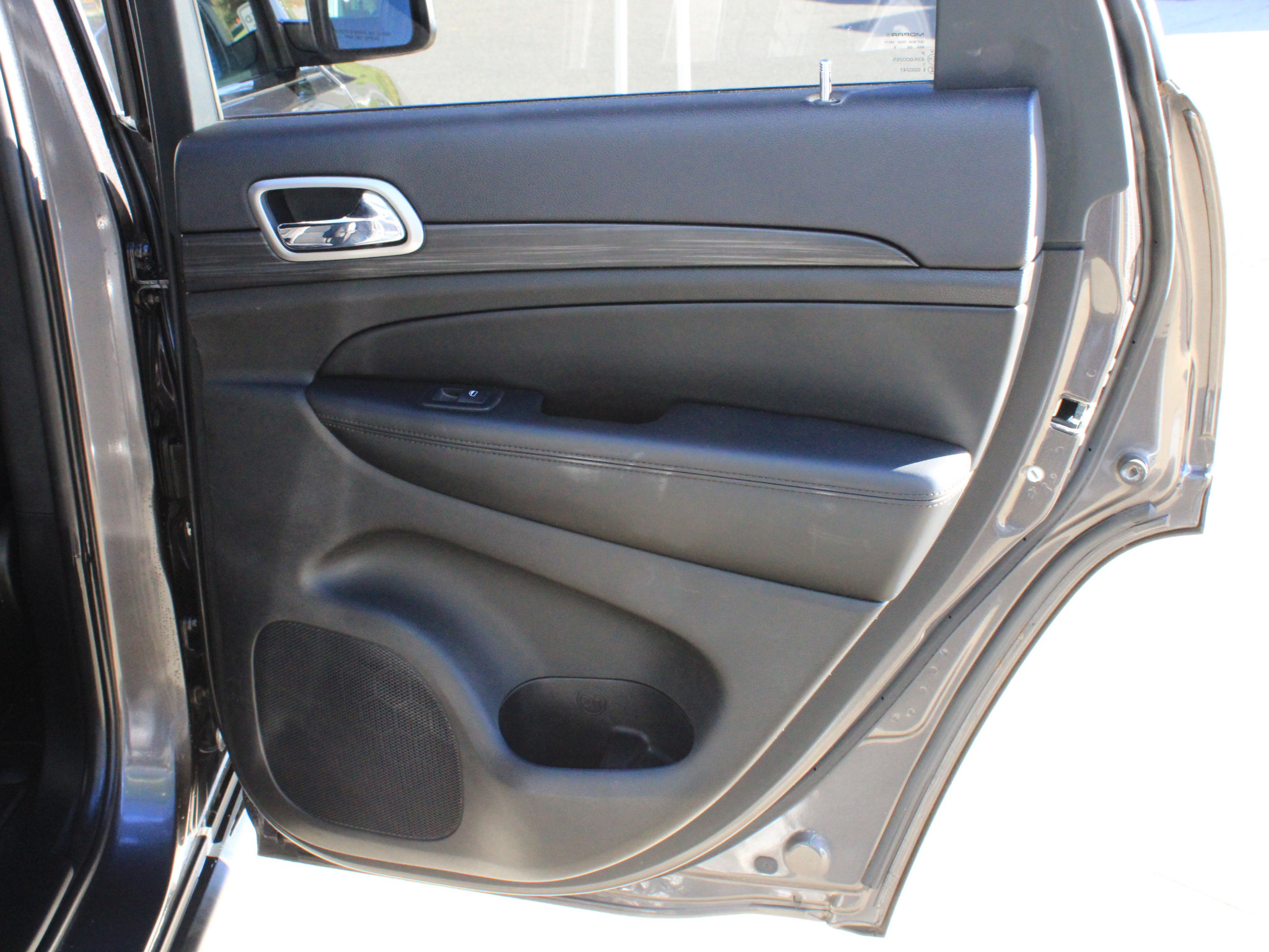 Used 2019 Jeep Grand Cherokee Laredo AWD/4WD image 26
